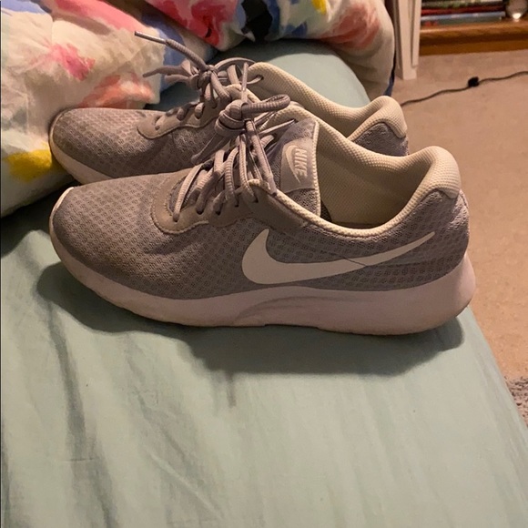 Nike shoes - Picture 1 of 4